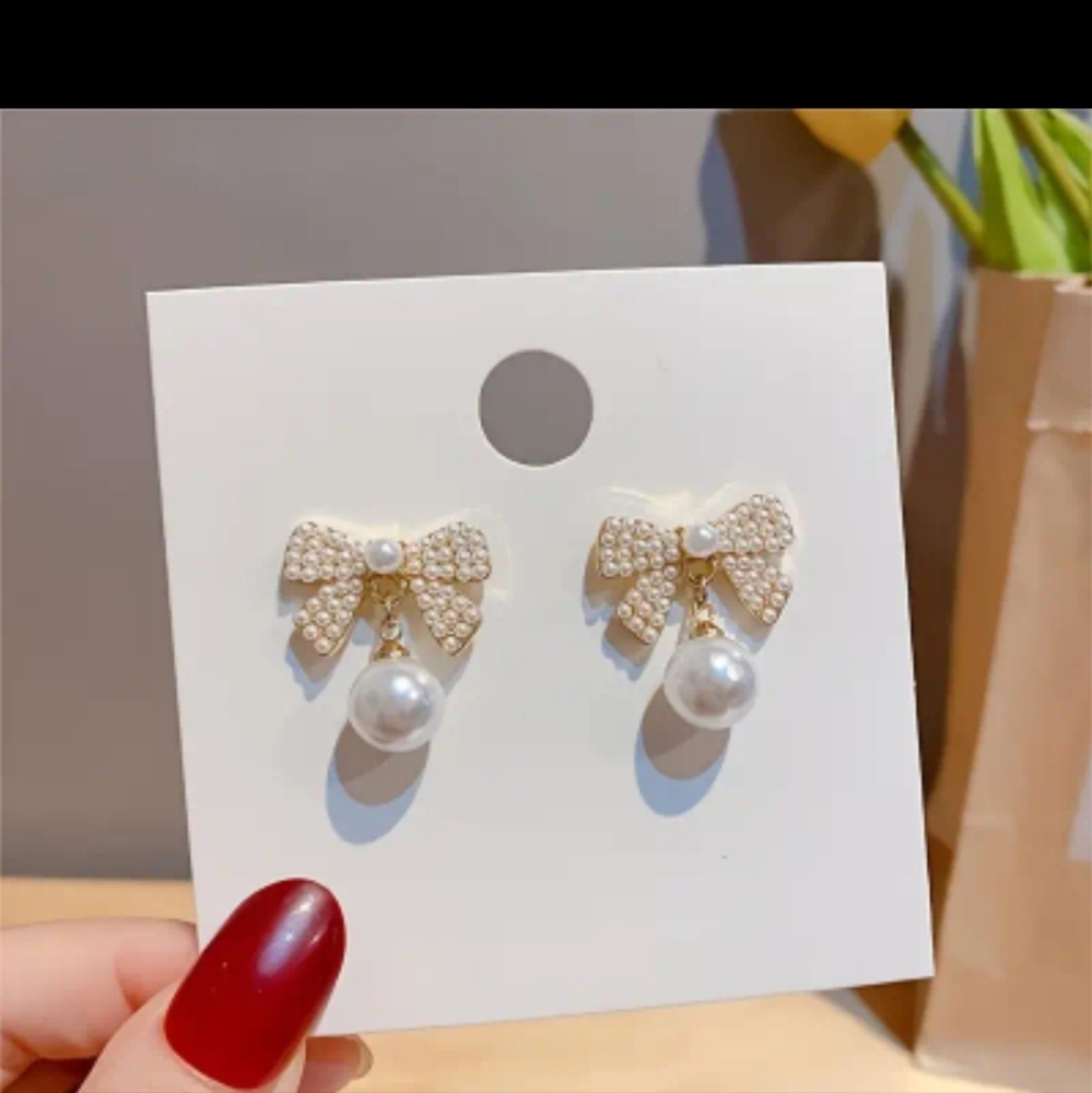 SALE ** BRAND NEW ** JUST LISTED ** ADORABLE BOW EARRINGS